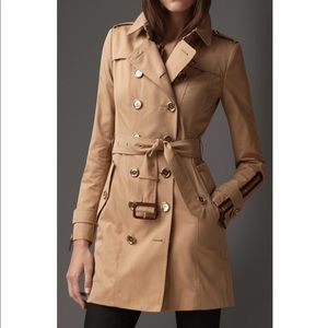 Short honey burberry trench coat